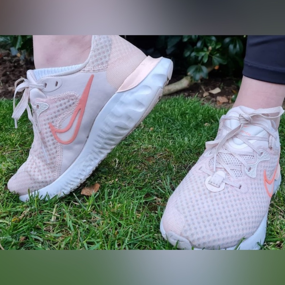 New Nike Women's Renew Run Running Shoes White Coral Size 7 Super Cute
